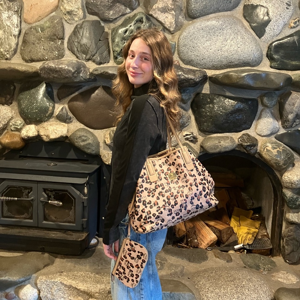 MCM Leopard-Print Tote LOVELESS.GUILD PRIME EXCLUSIVE! - Picture 4 of 12
